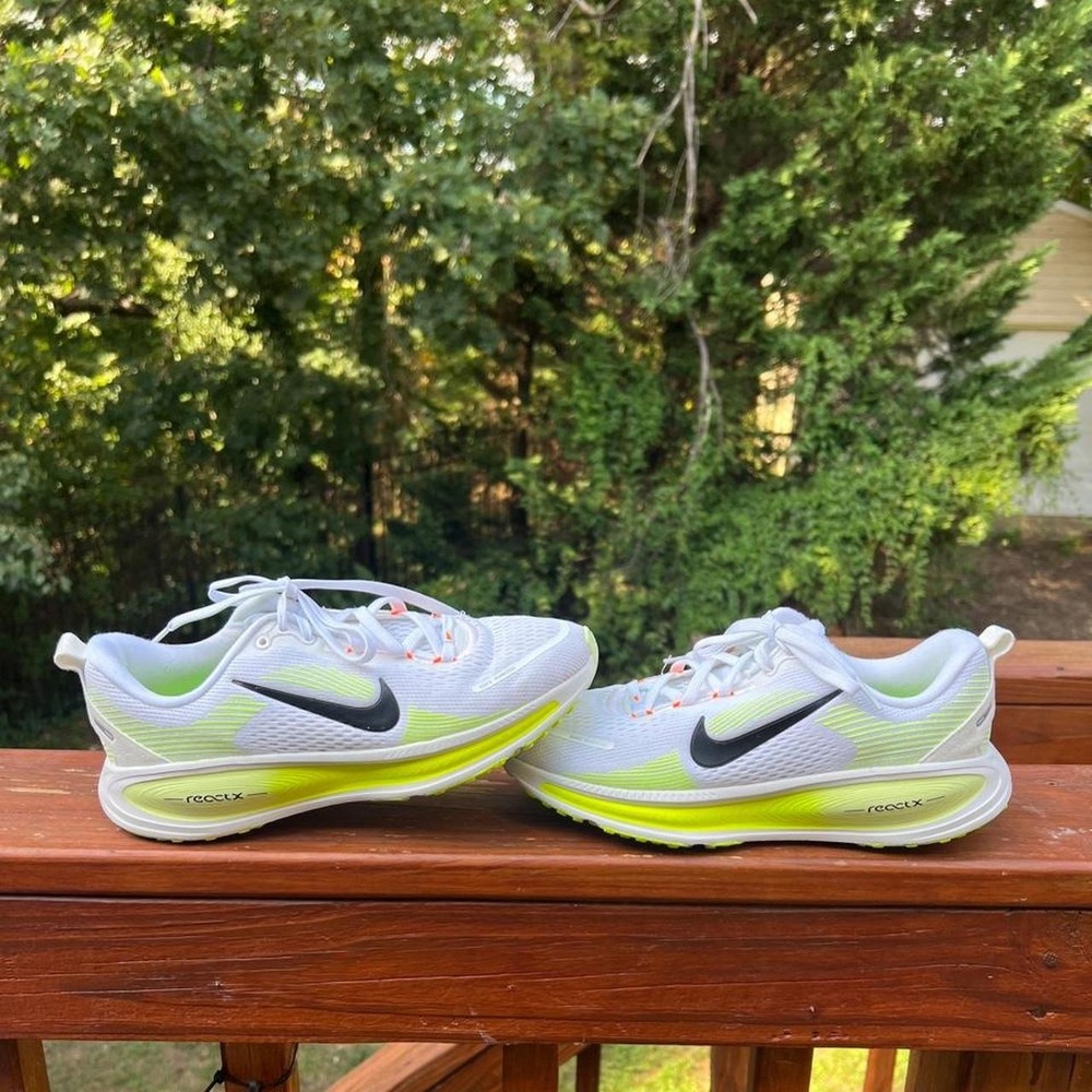 Nike Vomero 18 Youth 5 Womens 6.5 White Yellow Orange Running Jog Play Sneakers